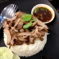 ข้าวหมูอบ น้ำจิ้มแจ๋ว|kikiさん