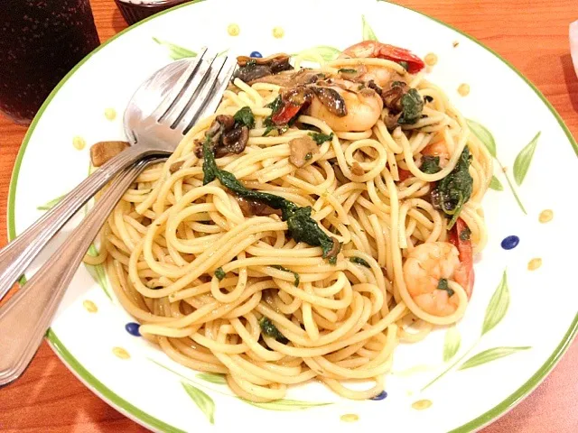 Snapdishの料理写真:Spinach and Shrimp Spaghetti|I make food look good. 😎さん