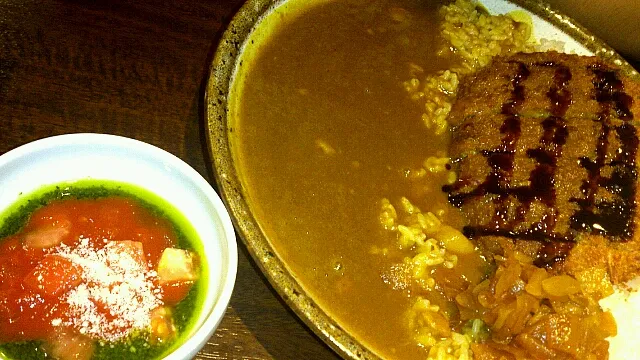 Snapdishの料理写真:キャベツのメンチカツカレー|よーちゃんさん