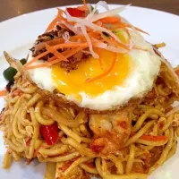 Snapdishの料理写真:Fried Noodle with Egg|yh limさん