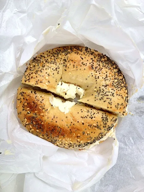 everything bagel with philadelphia cream cheese|marybeth allanさん