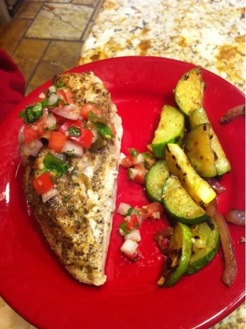 Snapdishの料理写真:chicken with pico de gallo|ali romeroさん