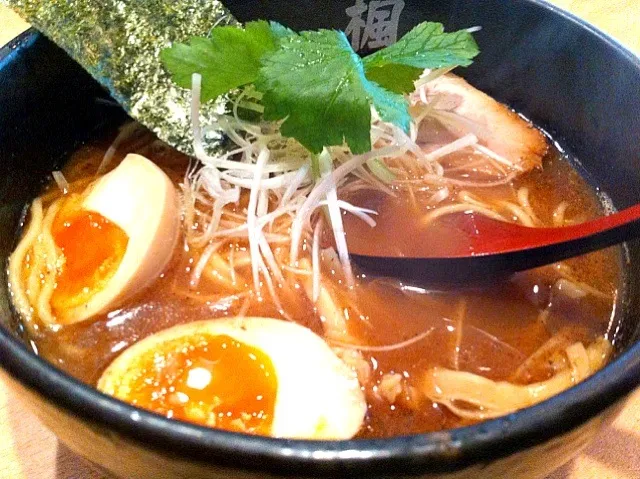 楓のラーメン。やっぱり美味しくて、スープも我慢出来なくて飲み干しちゃう、|tomoさん