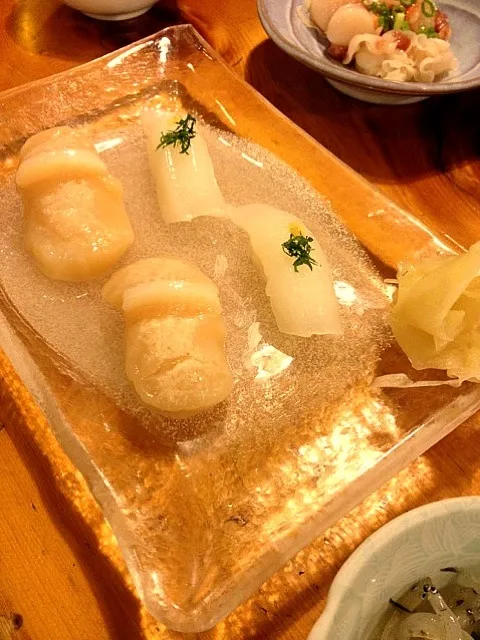 Snapdishの料理写真:アオリ烏賊、帆立のお通し握り|masahiroさん