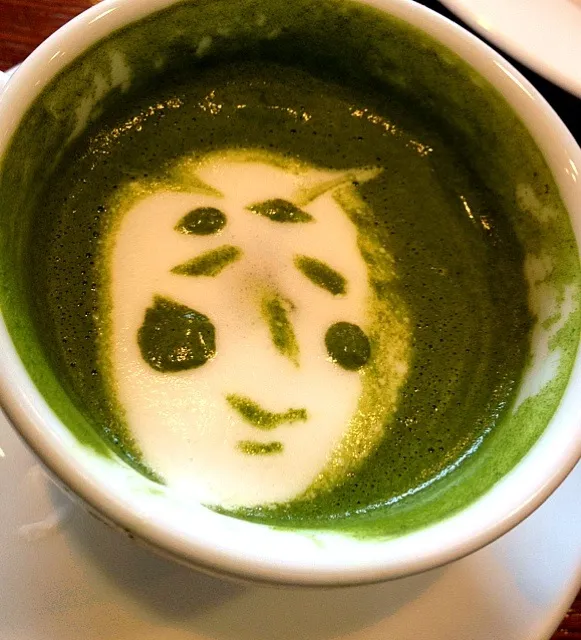 カフェにて(^-^)可愛い抹茶ラテが何時の間にかこんなことに、、（;￣O￣）|nisaduさん