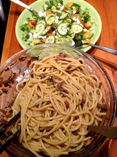 Snapdishの料理写真:Carbonara pasta with salad|marybeth allanさん