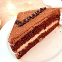 choco b cake songy chocolate cake with banana cream and chocolate mousse on top|Primpeaceさん