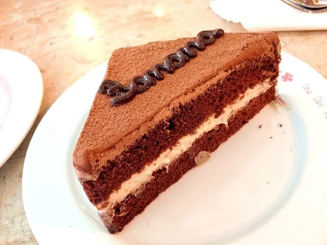 choco b cake songy chocolate cake with banana cream and chocolate mousse on top|Primpeaceさん