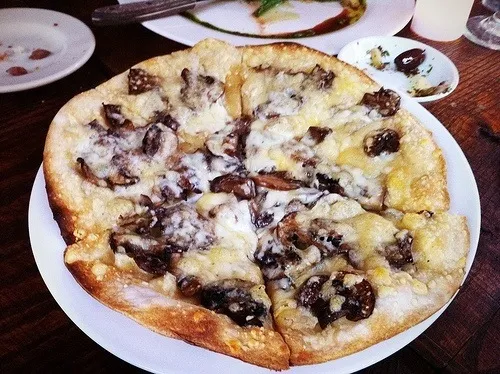 Mushroom Truffle Pizza|stephanie mizuhaさん