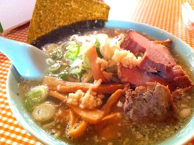 お友達のお店で朝方ラーメン|きむらゆりかさん