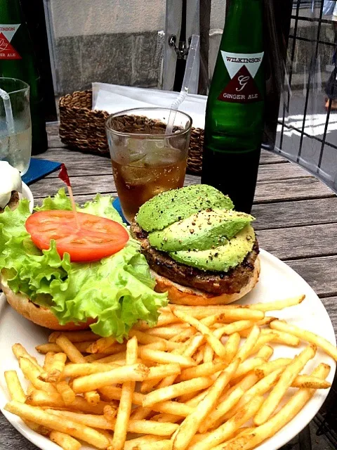 ランチはハンバーガー♪|サエさん