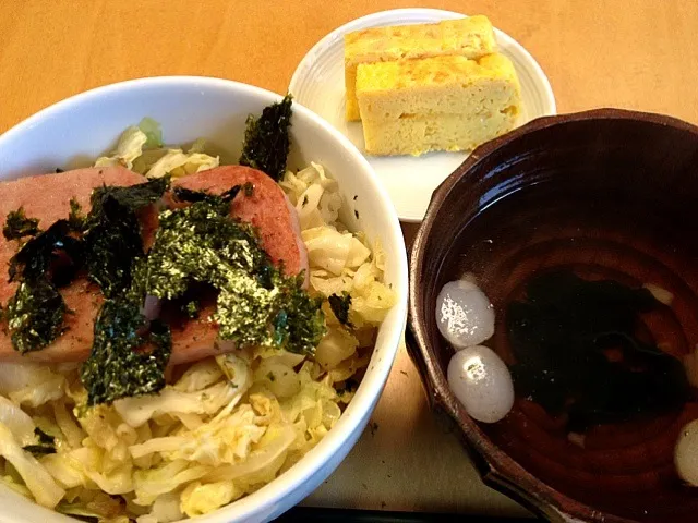 昨日の中学生向けランチ。スパムどんぶりに頂きもののおいちい卵焼き♡|松浦有里さん