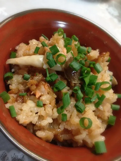 鮭としめじのバター醤油炊き込みご飯|ともみさん