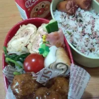 Snapdishの料理写真:手作り肉団子弁当|みゆママさん