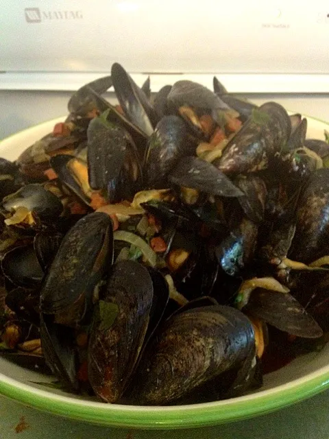 portuguese mussles with wite wine and linguica|kateさん