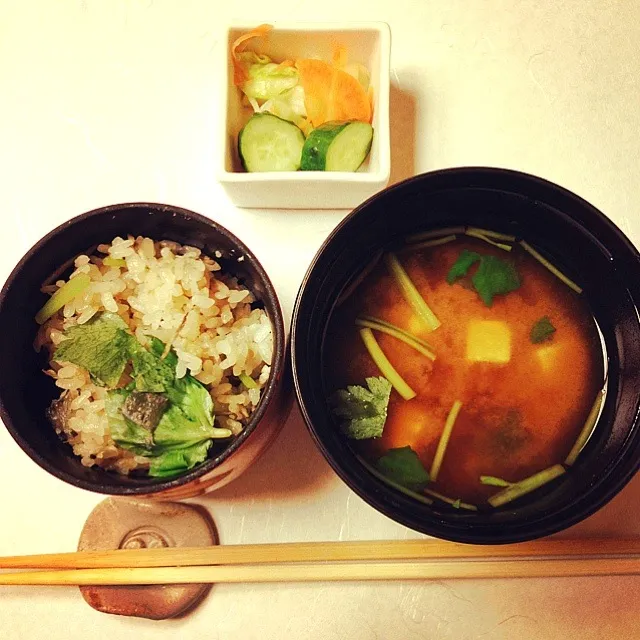 Snapdishの料理写真:炊き込みご飯とお味噌汁🍚|mayumi＊さん