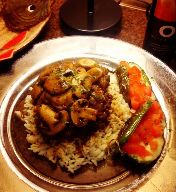 Smothered Beef Patties on a bed of rice.. Grilled and Cheese Stuffed Peppers|Taste-New Americanさん