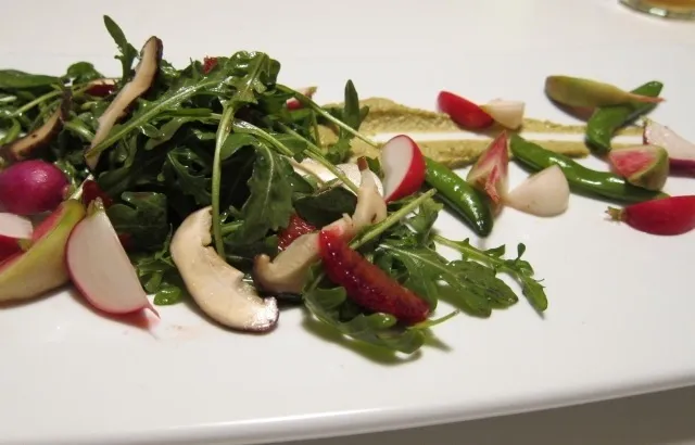 sylvetta. radish. shiitake. blood orange. pistachio.|scott winegardさん