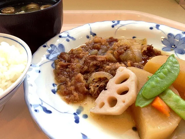 今日の社食は牛肉の甘辛煮とさっぱり煮込み野菜。530円。|ルーア・ブランカさん