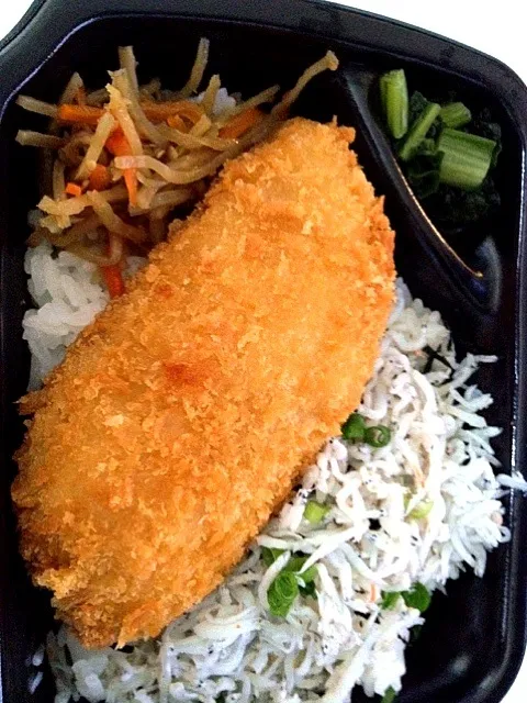 Snapdishの料理写真:ホモ弁  釜揚げしらす弁当|tetsudayoさん