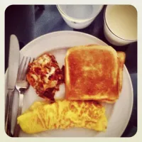 Snapdishの料理写真:Omellete w/ toast and lasagna|Avliya Asya Apsariさん