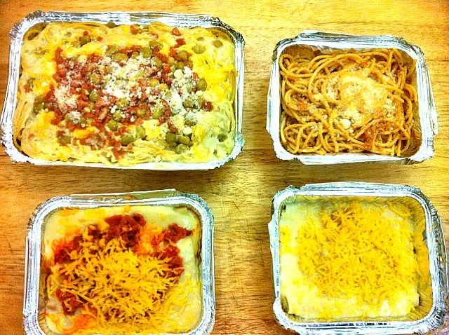 Snapdishの料理写真:Rolled Lasagna in meaty red and Alfredo sauce, pasta arrabiatta and baked ala carbonara|caren memanさん