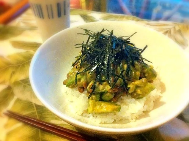 Snapdishの料理写真:アボカド納豆丼|うまさん