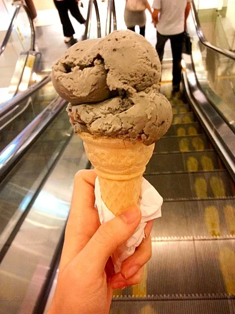 Black Sesame Ice Cream 🍦|I make food look good. 😎さん