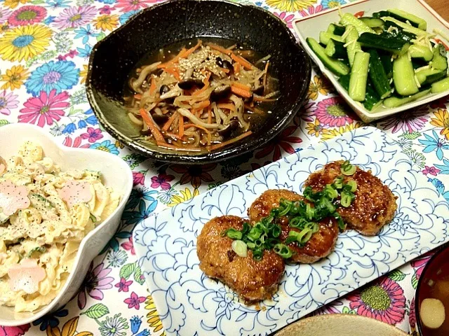 照り焼き豆腐ハンバーグ🍴切り干し大根、ツナマカロニサラダ、キュウリの浅漬け|Kaori Takedaさん