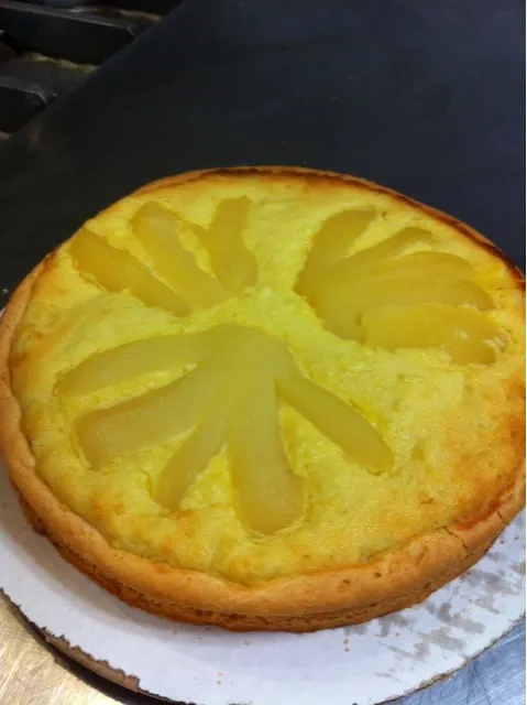 Snapdishの料理写真:Pear Tart w Almond Cream|richard nussbaumさん