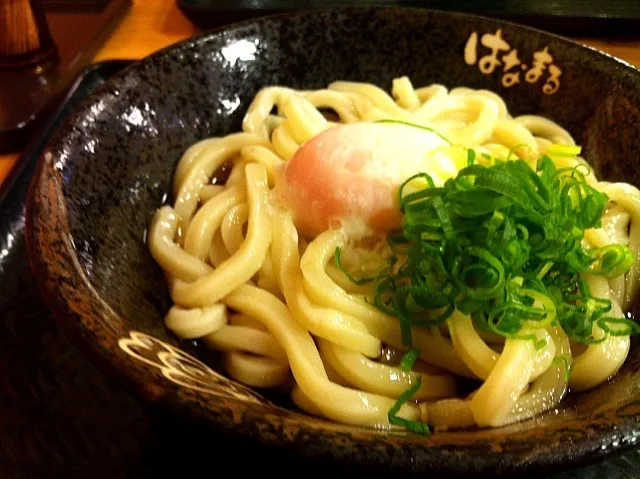 Snapdishの料理写真:温玉ぶっかけ冷たいの。昨日から麺しか食べてないや。|hirotomoさん