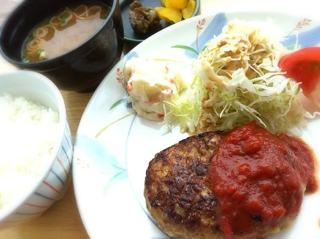 本日のランチ。チーズインハンバーグ定食(480円)|JTKさん