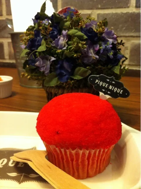 Snapdishの料理写真:red velvet cupcake|Arra Noorさん