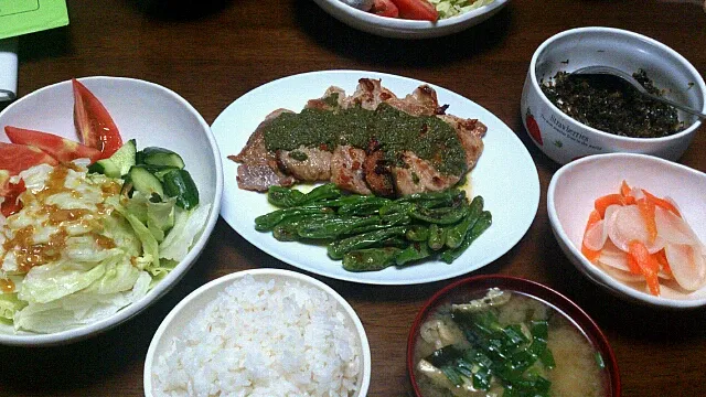 Snapdishの料理写真:豚ロースのソテー バジルソー酢(笑) さっぱり♪|あるは☆さん