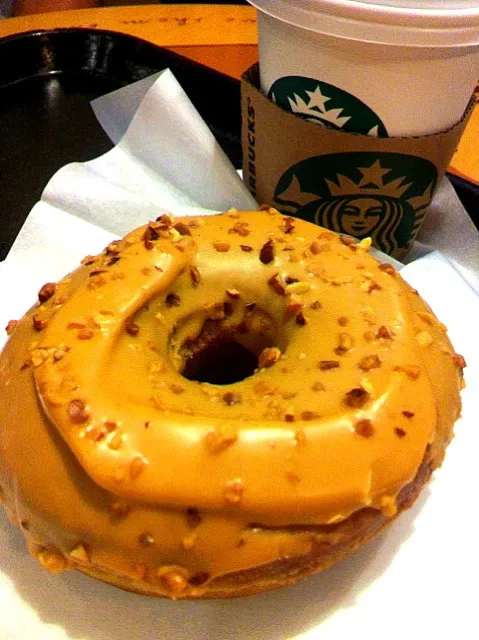 Snapdishの料理写真:STARBUCKS ピーナツバタードーナツ|shuさん