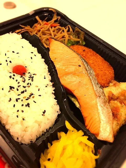 なんとこちらのお弁当250円‼|sayaさん