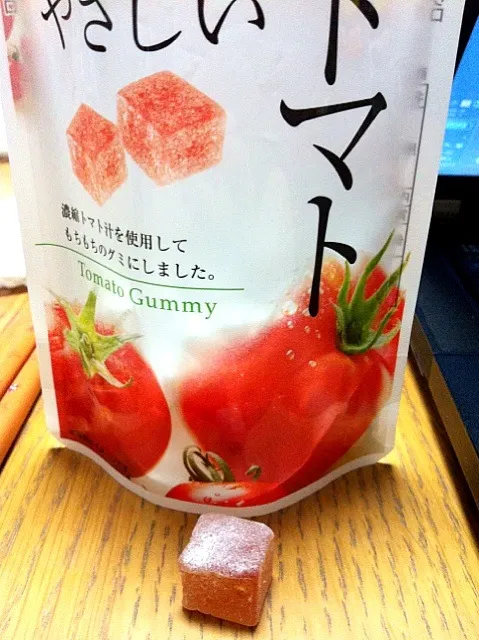 グミっぽくなくていい。お菓子というかお酒のつまみだな。後味が凄くトマト。モチモチしてて和菓子っぽいかな。|土屋幸治さん