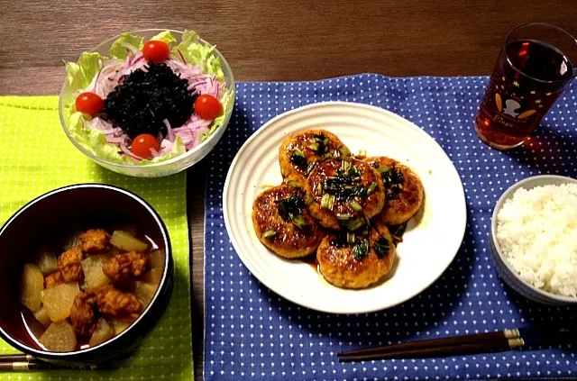 Snapdishの料理写真:豆腐照焼きハンバーグ、イカ天と大根の煮物、ひじきと紫玉ねぎのサラダ|pentarouさん