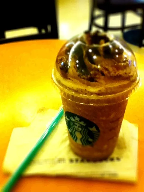 My Fav Coffee ,,, Mocha cookie Crumble 😍☕|pimonpakさん