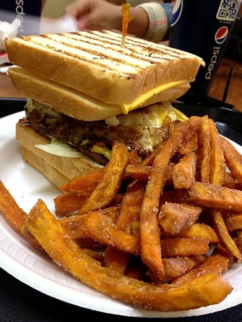 grilled cheeseburger - two grilled cheese sandwiches with a burger in the middle and a side of sweet potato fries|SPGさん