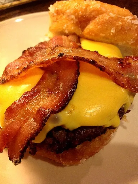 By Extremely Popular Demand! My Angus Beefy-Cheddar Burger with Candied Bacon|Taste-New Americanさん