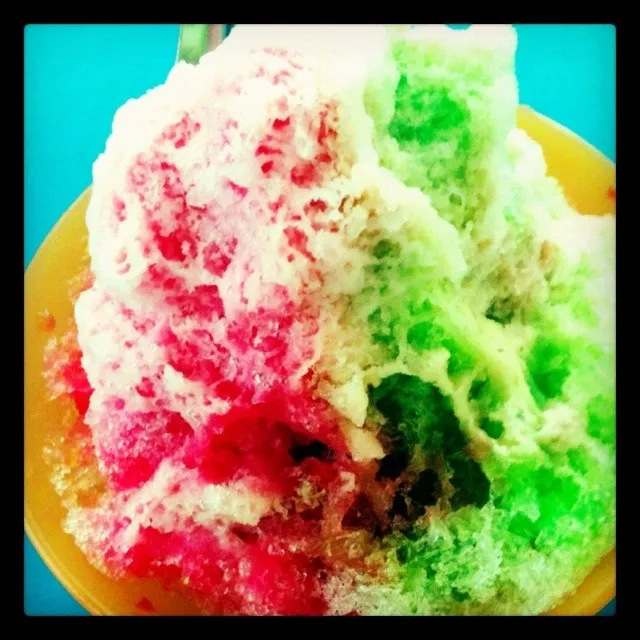 Snapdishの料理写真:simple but nice ice kacang. just rose & pandan syrup, no gula melaka.|Ahmad Nazri Mohamed Naimさん