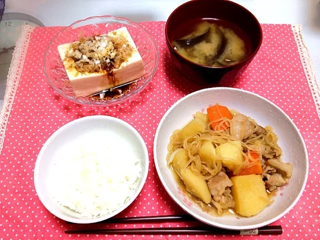 Snapdishの料理写真:肉じゃが&冷や奴|おんこさん