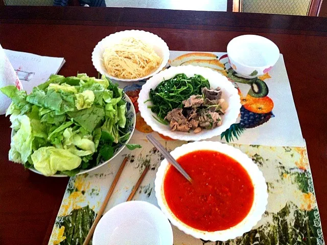 Snapdishの料理写真:tomato sauce wt salad + Steamed vegetable wt Beef bone|Thanh Thanhさん