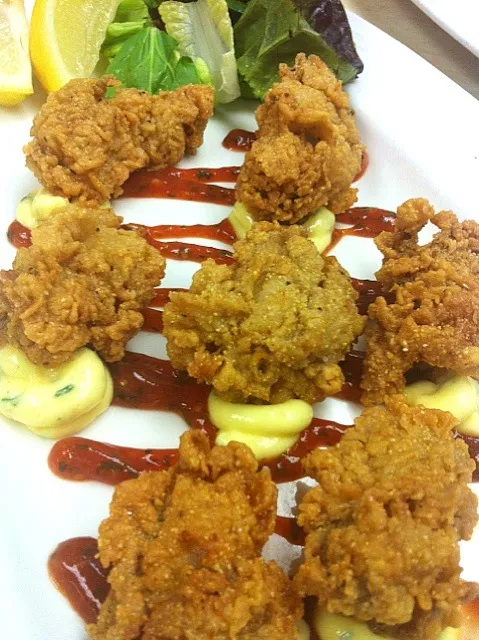 Cornmeal breaded Gulf oysters with chile lime cocktail|e claytonさん