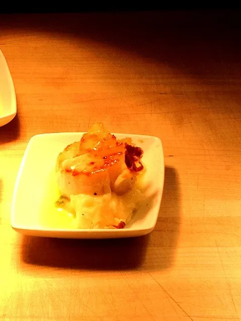 seared scallops with garlic mashed potatoes & wine reduction yum!|Gala Cuisineさん