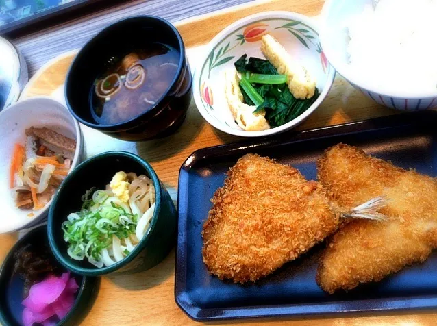 Snapdishの料理写真:本日のランチ。魚定食(480円)|JTKさん