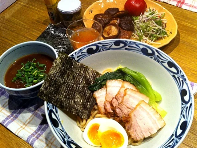 銀ちゃんのつけ麺   椎茸のバター焼  サラダ|高田恵子さん