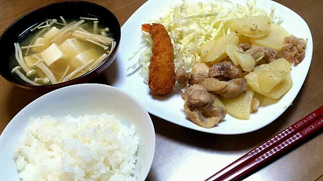 Snapdishの料理写真:鳥股肉とポテトのオリーブ油炒め|kirihara yuneさん