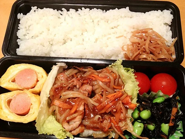 毎日の中学生弁当。今日は豚肉ともやしのオイスターソース炒め、、タラコ巻き卵焼き、ひじき梅酢煮、ミニトマト|松浦有里さん